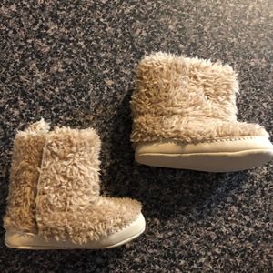 SUPER CUTE Furry Baby Boots